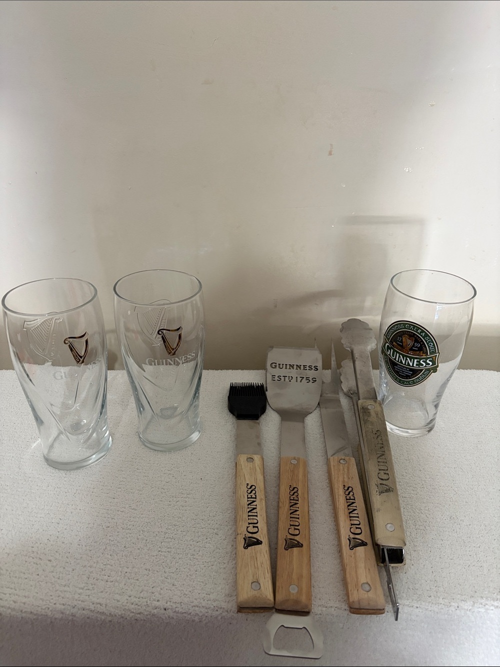 GUINNESS Heavy-Duty  4 pcs BBQ Set  & 3 GUINNESS Beer Glasses